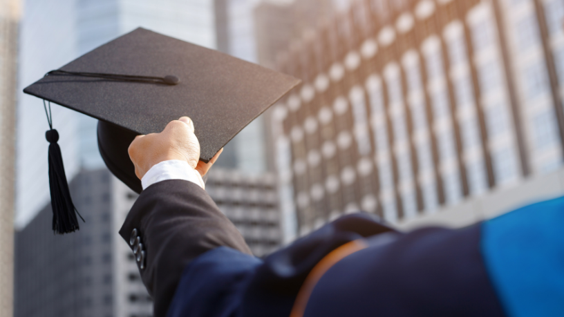 Na visão de Sérgio Bento De Araújo, capacitar educadores para a era digital é investir em uma educação mais conectada e transformadora.