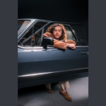 A Non Stop reforça o lançamento do álbum retrô “Se Eu Sofresse em 1985”, de Whindersson Nunes. (Crédito: Allison Valentim)