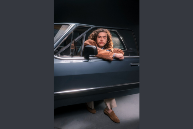 A Non Stop reforça o lançamento do álbum retrô “Se Eu Sofresse em 1985”, de Whindersson Nunes. (Crédito: Allison Valentim)