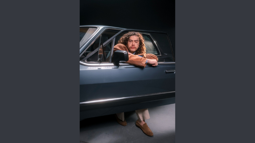 A Non Stop reforça o lançamento do álbum retrô “Se Eu Sofresse em 1985”, de Whindersson Nunes. (Crédito: Allison Valentim)