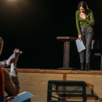 Atriz da Globo provoca debate ao ironizar tendências e criticar o machismo na televisão