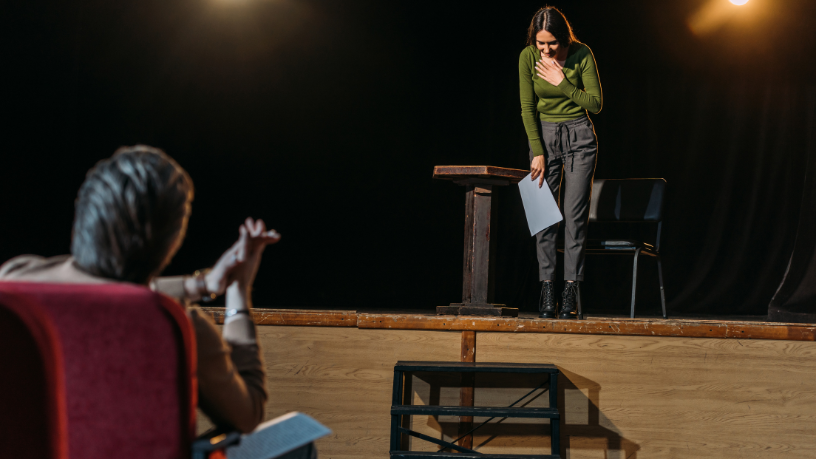 Atriz da Globo provoca debate ao ironizar tendências e criticar o machismo na televisão