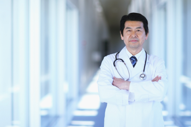 Cicatrizes e seus fatores de influência analisados por Dr. Haeckel Cabral.