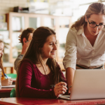Sérgio Bento De Araújo mostra como a inovação pedagógica e a tecnologia transformam a aprendizagem na sala de aula.