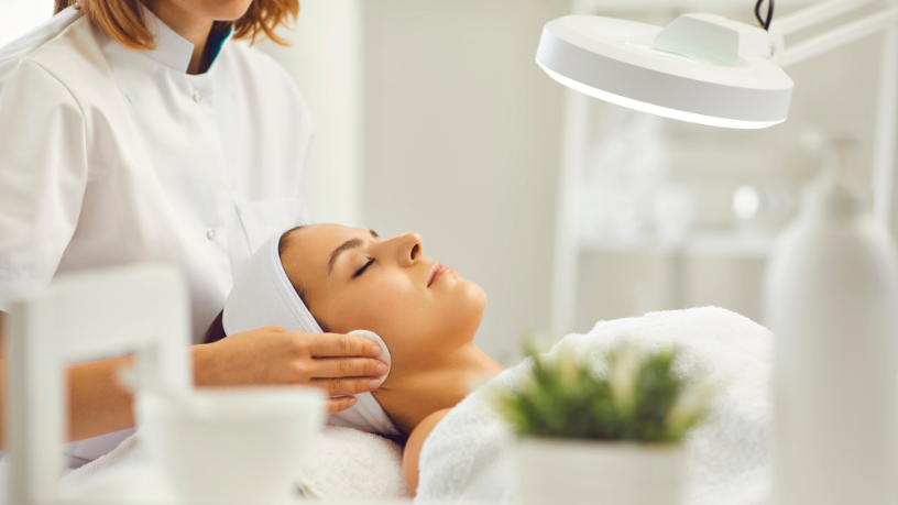 Vasinhos no rosto: causas, fatores e como proteger a estética da pele